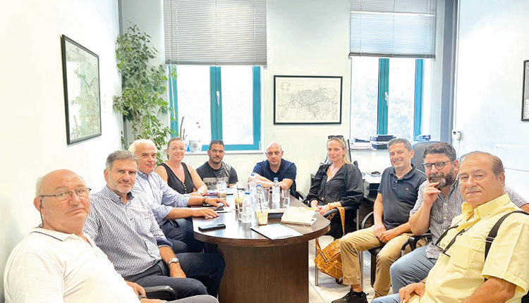 Για τα προβλήματα που ταλανίζουν την υπηρεσία όπως είναι αρχικά η έλλειψη προσωπικού και ακολούθως το πεπαλαιωμένο και προβληματικό δίκτυο, με ό,τι αυτό συνεπάγεται για την κάλυψη των αναγκών στο Ηράκλειο, συζήτησε η υποψήφια δήμαρχος Μαρία Καναβάκη με τον πρόεδρο της ΔΕΥΑΗ, Γιώργο Βουρεξάκη και μέλη της Διοίκησης.