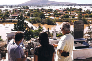 Μια πόρτα χωρίζει τους νεκρούς από τους ζωντανούς...