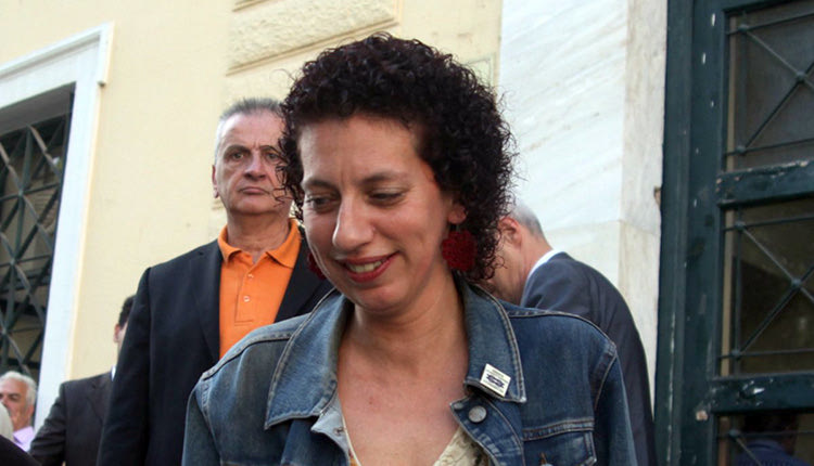 ΒΟΛΕΣ ΚΑΤΑ ΤΗΣ ΠΡΟΕΔΡΟΥ ΤΟΥ ΣΥΛΛΟΓΟΥ ΕΛΛΗΝΩΝ ΑΡΧΑΙΟΛΟΓΩΝ ΔΕΣΠΟΙΝΑΣ ΚΟΥΤΣΟΥΜΠΑ Εννέα έφοροι αρχαιοτήτων συνυπογράφουν υπόμνημα-διαμαρτυρία