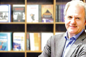 Μια πρώτη νίκη απέναντι στα  Funds πέτυχε ο γνωστός εκδότης και επιχειρηματίας Ηλίας Λιβάνης, ο οποίος κατάφερε να ανασταλεί ο πλειστηριασμός ακινήτου του στη Φιλοθέη, που ήταν προγραμματισμένος για τις 13 Σεπτεμβρίου.