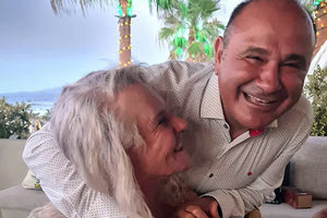 Την αλληλεγγύη τους έδειξαν η οικογένεια του ξενοδόχου Νίκου Χαλκιαδάκη και οι προσκεκλημένοι τους με αφορμή τη γιορτή γενεθλίων της συζύγου του. Συγκεντρώθηκαν χρήματα, σχεδόν 4.000 ευρώ, για μια νέα κοπέλα που αντιμετωπίζει πρόβλημα με την υγεία της.