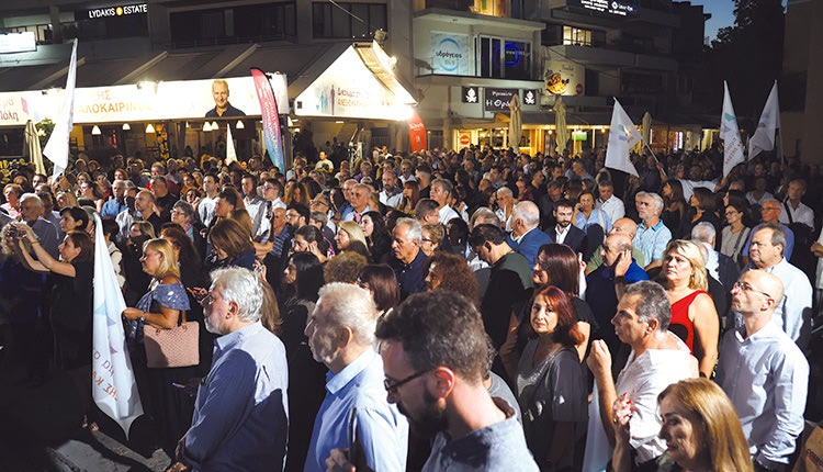 Πλήθος κόσμου στην ομιλία Καλοκαιρινού