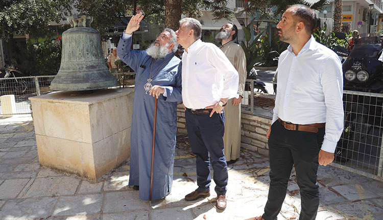 Ο κ. Φασουλάκης με τον Περιφερειάρχη και τον Αρχιεπίσκοπο στον Άγιο Μηνά