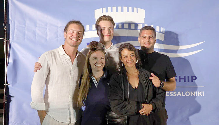 Ο Κ. Κοντάκης (δεξιά) με το πλήρωμά του