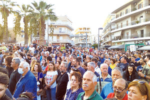 Σύσσωμος ο λαός στη Σητεία βγήκε στο δρόμο για να σωθεί το νοσοκομείο της πόλης
