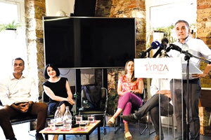 Σας ενημέρωσε από χθες η «Π» ότι άλλαξε στρατόπεδο ο Χάρης Μαμουλάκης. Εκεί που στήριζε τον Τσακαλώτο και όλοι αυτοί πήγαν στην Έφη Αχτσιόγλου, ο Ηρακλειώτης βουλευτής έκανε την ανατροπή και πήγε με τον  «εξαιρετικά χαρισματικό» Στέφανο Κασσελάκη, όπως τον χαρακτήρισε.