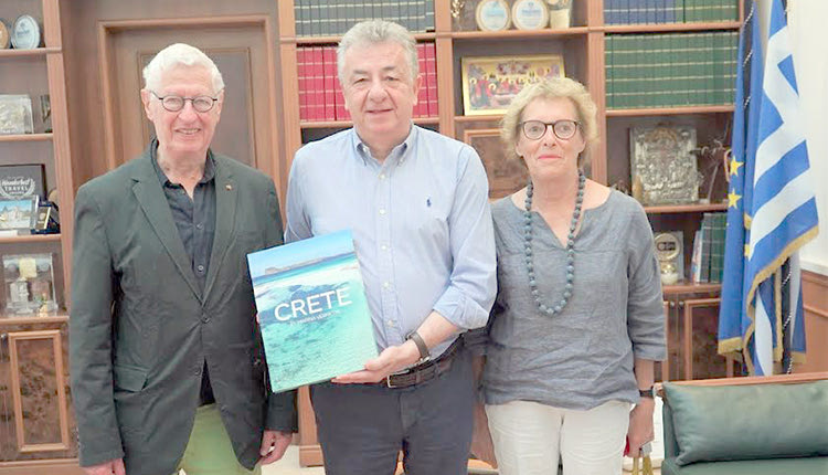 ΑΠΟ ΤΟ 1990-2021 ΔΙΕΤΕΛΕΣΕ ΠΡΟΕΔΡΟΣ ΤΟΥ ΣΥΛΛΟΓΟΥ «ΟΙ ΦΙΛΟΙ ΤΗΣ ΕΛΛΑΔΑΣ ΣΤΟ ΛΟΥΞΕΜΒΟΥΡΓΟ» Ο φιλέλληνας-ελληνιστής Ε. Βόλτερ στον Περιφερειάρχη Κρήτης