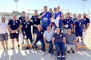 Η εθνική ομάδα στο βάθρο μαζί με παράγοντες ; «Ηράκλειο ‘23» και τον πρόεδρο της ΕΠΕ