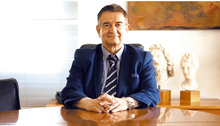 Ο πρόεδρος της Ελληνικής Καρδιολογικής Εταιρείας καθηγητής Καρδιολογίας Γιώργος Κοχιαδάκης