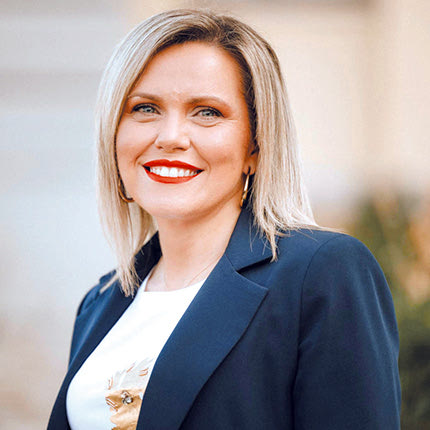 Η υποψήφια περιφερειακή σύμβουλος με τον Σταύρο Αρναουτάκη κ. Γωγώ Μηλάκη