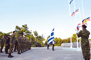 Συγκίνηση χθες στην τελετή απόδοσης τιμών στα θύματα της Λιβύης