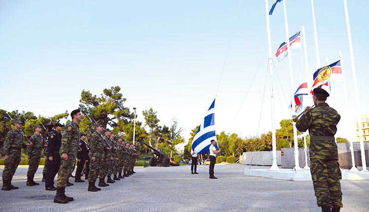 Συγκίνηση χθες στην τελετή απόδοσης τιμών στα θύματα της Λιβύης