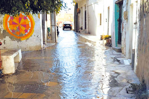 ΤΡΑΓΙΚΕΣ ΑΠΩΛΕΙΕΣ Χάνεται το νερό στους δρόμους!