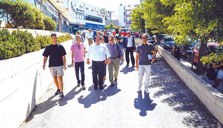 Συνεχίζει τις περιοδείες ο Καραμαλάκης 