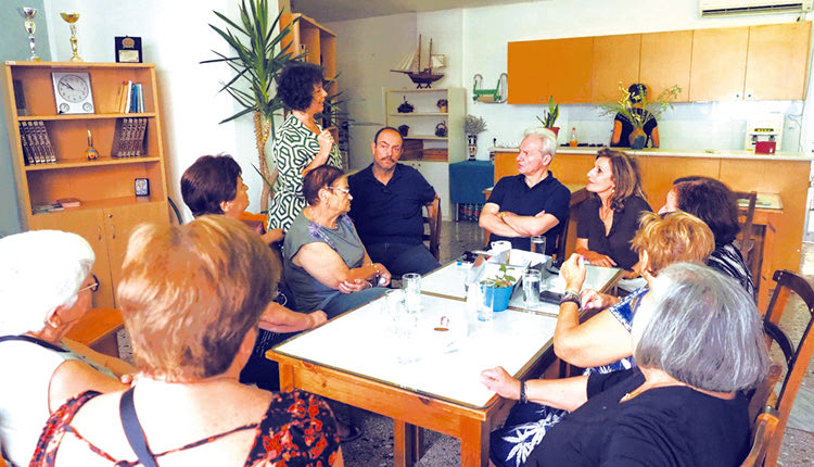 Στις συνοικίες και τα κέντρα φροντίδας ο Αλ. Καλοκαιρινός 