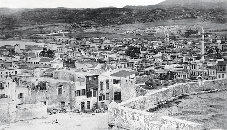 ΦΩΤΟΗΜΕΡΑΣ: ΜΙΑ ΣΠΑΝΙΑ φωτογραφία. Το Ρέθυμνο, όπως φαινόταν από τη Φορτέτσα γύρω στα 1900