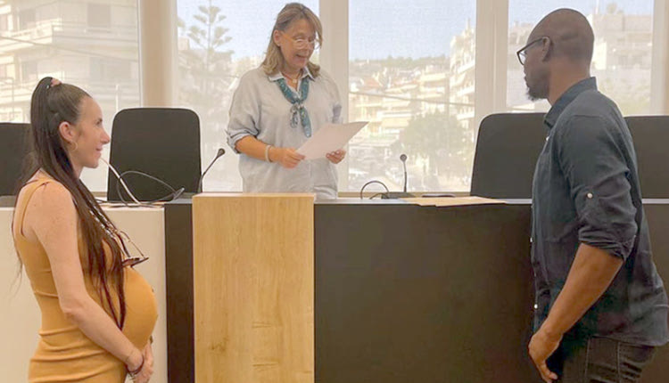 
Το… πήρε το κορίτσι ο Πέτγουεϊ