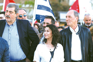 Μια ωραία ατμόσφαιρα μεταξύ του Παύλου Πολάκη και του Γιώργου Σταθάκη, με φόντο την εκλογή του Στέφανου Κασσελάκη στην ηγεσία του ΣΥΡΙΖΑ-Προοδευτική Συμμαχία.