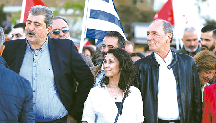 Μια ωραία ατμόσφαιρα μεταξύ του Παύλου Πολάκη και του Γιώργου Σταθάκη, με φόντο την εκλογή του Στέφανου Κασσελάκη στην ηγεσία του ΣΥΡΙΖΑ-Προοδευτική Συμμαχία.
