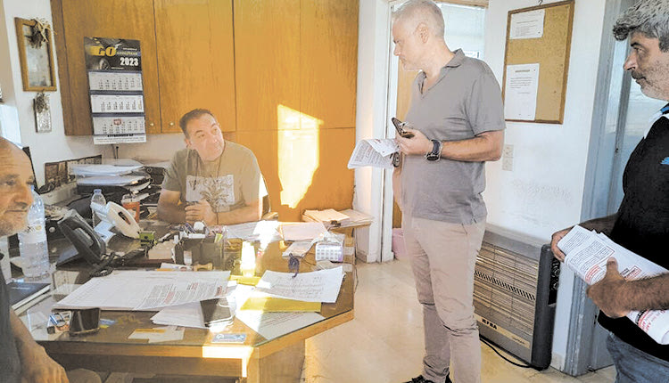 Ο ΔΗΜΗΤΡΗ ΔΟΥΛΟΥΦΑΚΗΣ ΣΤΗΝ «Π»
«Δεν υπάρχει πραγματικά τοπική αυτοδιοίκηση»