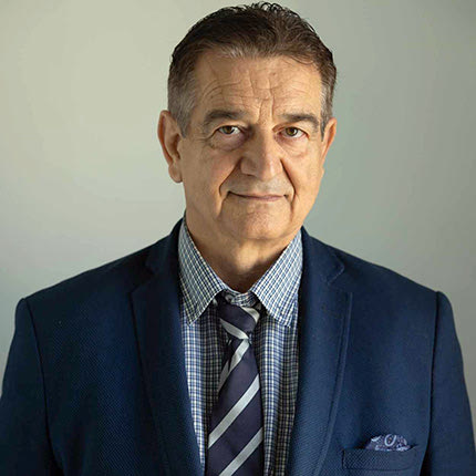 “Στρατηγική ανάπτυξης της Σχολής έτσι δεν μπορεί να υπάρξει” λέει στην “Π” ο κοσμήτορας Γιώργος Κοχιαδάκης