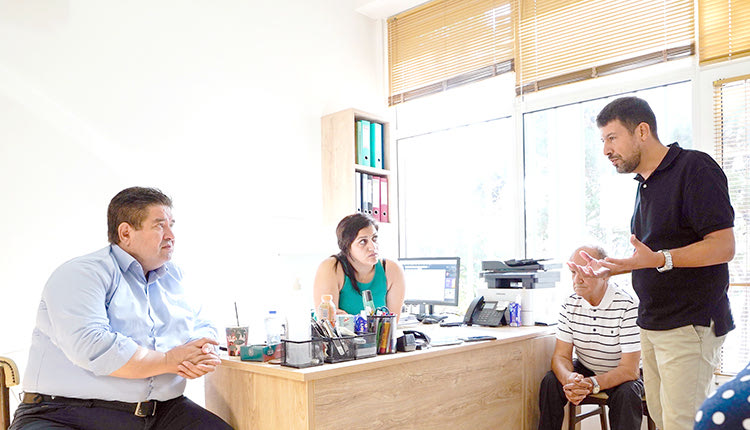 Συνεχίζει τις περιοδείες ο Μιχ. Καραμαλάκης