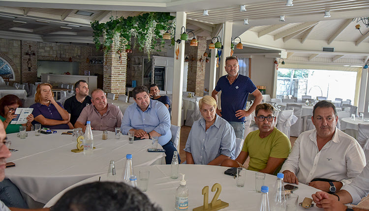 Συνεχίζει τις περιοδείες ο Μιχ. Καραμαλάκης