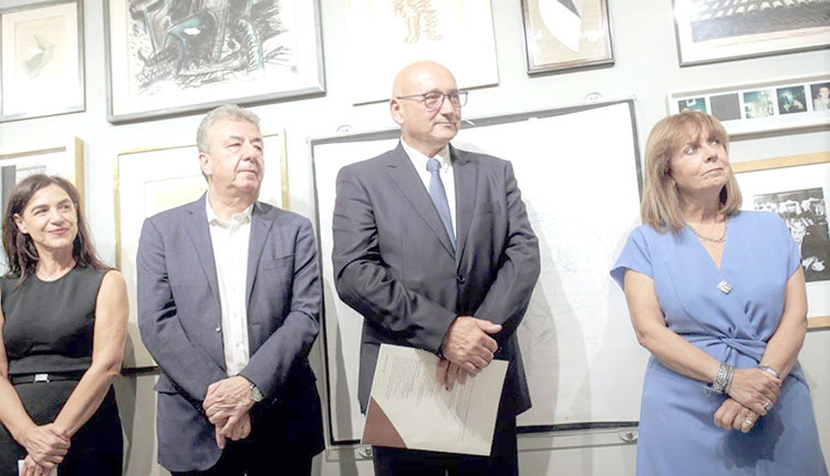 Η Πρόεδρος της Δημοκρατίας, ο πρύτανης κ. Κοντάκης, ο περιφερειάρχης κ. Αρναουτάκης και η καθηγήτρια Νένα Γαλανίδου