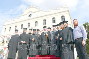 Ο Αρχιεπίσκοπος Κρήτης ιερούργησε στη Μεγαλόχαρη της Τήνου
