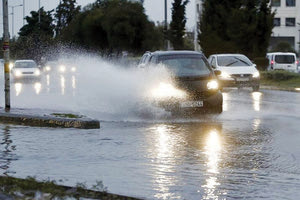 Δρόμοι στην Αττική πλημμύρισαν