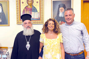 Ε, αφού ο Γιάννης Κοτσυφός πήρε και την ευλογία του Αρχιεπισκόπου κ. Ευγενίου δεν έχει να φοβηθεί τίποτα για τον προεκλογικό του αγώνα στο Μαλεβίζι! Ο Ευγένιος που τον είδε παρέα με την ανηψιά του, είχε να πει τα καλύτερα!