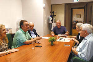 ΑΠΟ ΤΟΝ ΠΡΩΗΝ ΠΡΟΕΔΡΟ ΤΟΥ ΠΑΓΚΟΣΜΙΟΥ ΣΥΜΒΟΥΛΙΟΥ ΚΡΗΤΩΝ Μ. ΒΕΛΗΒΑΣΑΚΗ Δωρεά σπάνιας συλλογής δίσκων βινυλίου στη Βικελαία