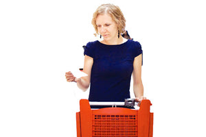 ΕΛΣΤΑΤ: Ο κίνδυνος φτώχειας απειλεί το 17,4% του πληθυσμού