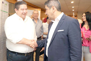 Αν μη τι άλλο, ήταν μια ενδιαφέρουσα στιγμή η συνύπαρξη του υποψήφιου δημάρχου Ηρακλείου Μιχάλη Καραμαλάκη με τον υπουργό Αγροτικής Ανάπτυξης και Τροφίμων Λευτέρη Αυγενάκη, στην ημερίδα για τα βιολογικά προϊόντα στο Ηράκλειο.