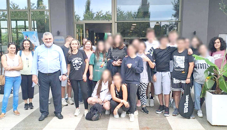 Ευχαριστούν τον όμιλο Σαπουνάκη