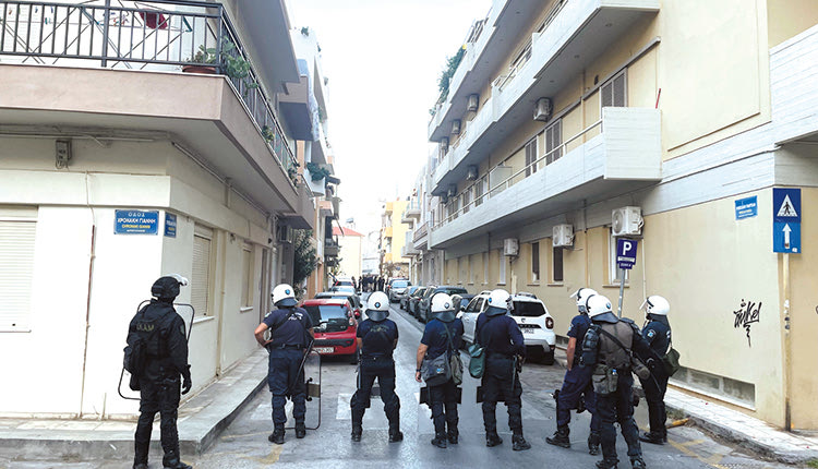 Από τις πρώτες πρωινές ώρες του Σαββάτου δυνάμεις της ΕΛ.ΑΣ. απέκλεισαν την περιοχή