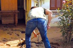 Ο Στέφανος Κασσελάκης μετά τον Βόλο, βρέθηκε  στη Λάρισα, προκειμένου να συναντήσει ανθρώπους που δίνουν μάχη να σταθούν στα πόδια τους μετά τις καταστροφές που υπέστησαν από τις κακοκαιρίες.