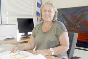 Συγκινήθηκε και με το δίκιο της η υποψήφια δημοτική σύμβουλος με τον Καλοκαιρινό Στέλλα Αρχοντάκη διαβάζοντας τα θερμά λόγια που της έγραψε ένα αγαπημένο της πρόσωπο, η σύζυγος του γιου της.