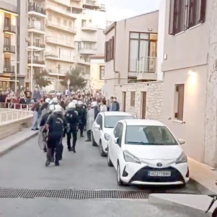 Ισχυρές αστυνομικές δυνάμεις στην παραλιακή λεωφόρο 