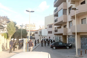 Οι εγκλωβισμένοι στη συνέλευση του Τηγανίτη κάλεσαν κόσμο για συμπαράσταση