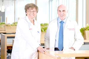 Η βιοχημικός δρ. Καταλίν Κάρικο και ο δρ. Ντρου Γουάισμαν