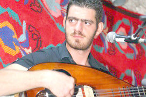 Έναν χρόνο μετά τον θάνατο του λαουτιέρη, Αποστόλη Φραγκιαδάκη, έφυγε από τη ζωή ο πατέρας του.