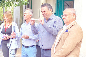 Πρώτος σταθμός το 7ο Δημοτικό Σχολείο Ηρακλείου με την παρουσία του αντιπεριφερειάρχη Γιώργου Πιτσούλη και του περιφερειακού διευθυντή Εκπαίδευσης Μανώλη Καρτσωνάκη