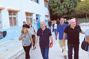 Καλοκαιρινός: Πυκνώνει τις επαφές στην τελική ευθεία