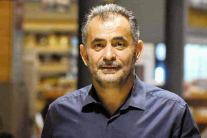 μανολης χαιρετης