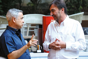 Ο Μιχάλης Λεμπιδάκης δεν είναι αυτό που λέμε «κοσμικός». Δε θα τον δει κανείς συχνά να δίνει το «παρών» σε εκδηλώσεις, ωστόσο δε λείπει ποτέ από κάθε σημαντική στιγμή του Γιώργου Αλεξάκη.