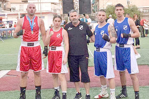 Οι αθλητές του ΟΦΗ με τον προπονητή τους