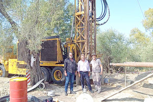 Νέα γεώτρηση στη Μητρόπολη