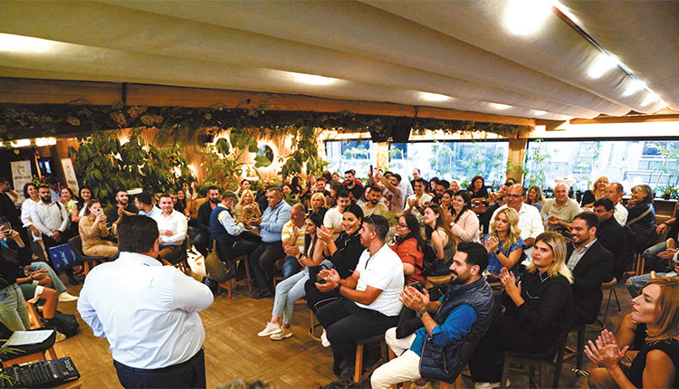 Ο Μιχ. Καραμαλάκης άκουσε τη φωνή της νεολαίας 