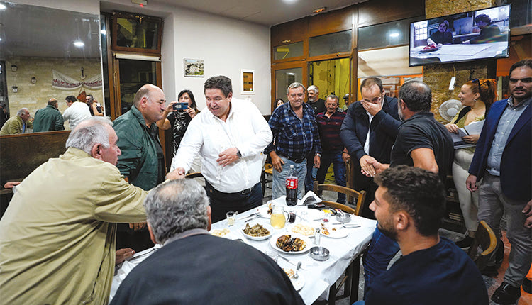 Με ενθουσιασμό έγινε δεκτός στην ενδοχώρα του δήμου 
ο Μ. Καραμαλάκης 